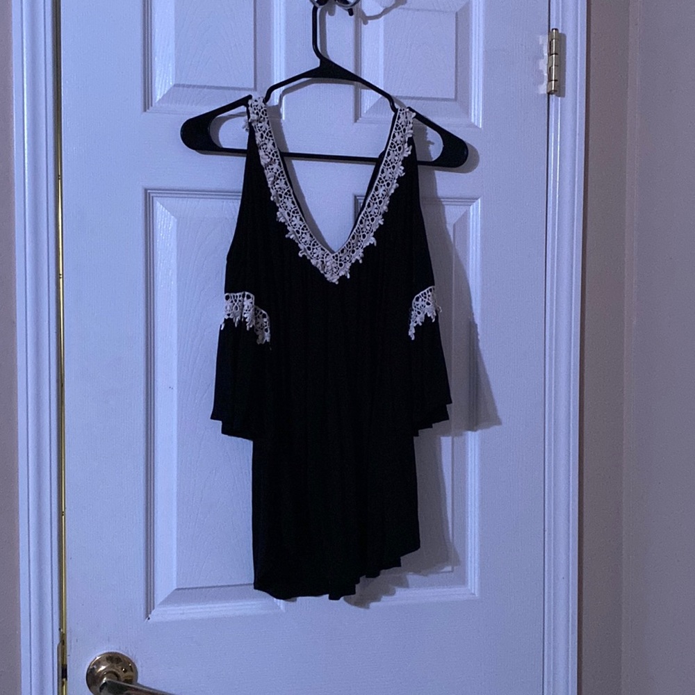 G Collection, black, white lace, large blouse.